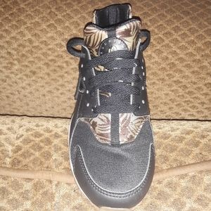 Huarache Size 5.5 womans